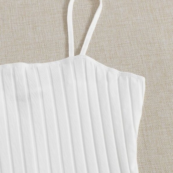 ✨️Rib-Knit Solid Bodycon Dress - Picture 2 of 5